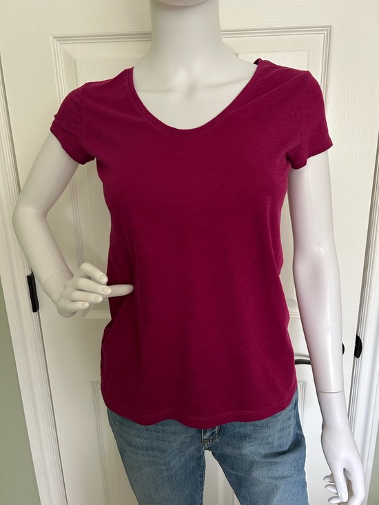 LOFT Tops - LOFT Short Sleeve Scoop Neck Tee in Raspberry